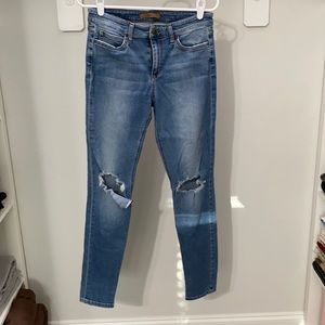 Joe’s Jeans - ripped knees - size 31